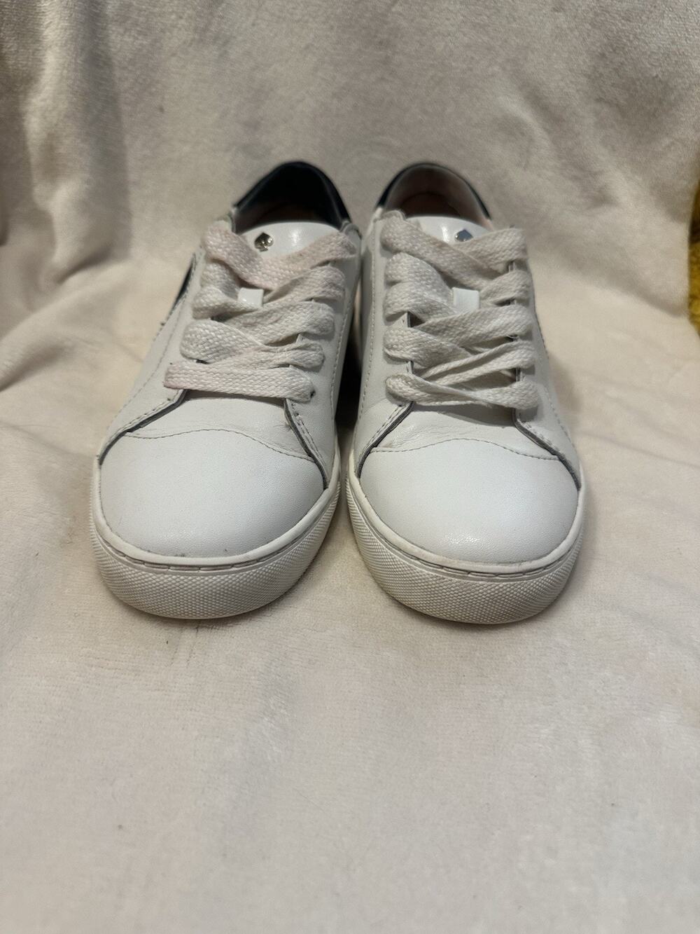 Kate Spade Fez Court Sneakers Womens 7.5B White Black Spade Logo Leather Low Top